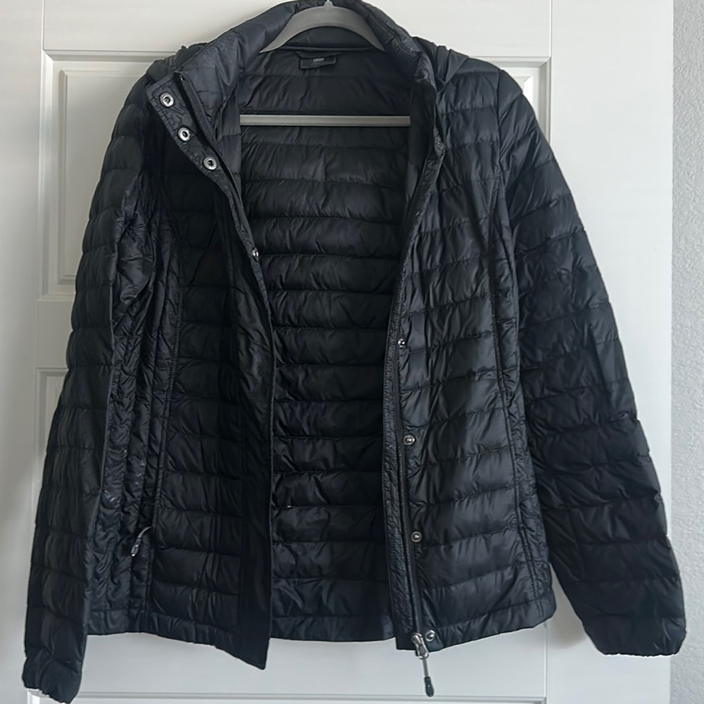 Size Small black hooded packable puffer jacket